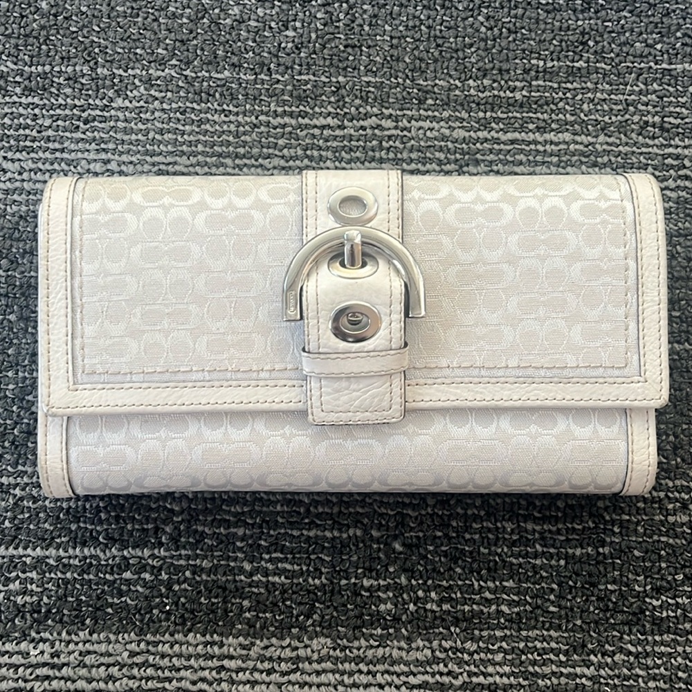 Coach CC logo white